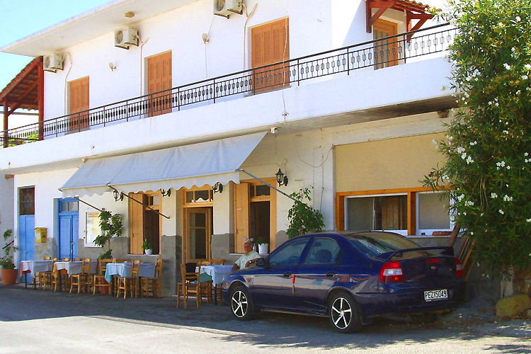 Kafenion and taverna in Hamalevri